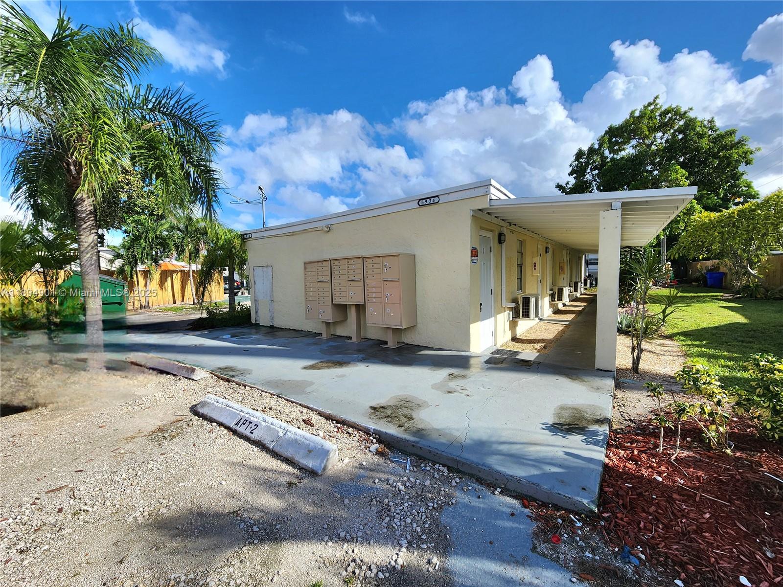 HOLLYWOOD BEACH GARDENS - Residential Lease