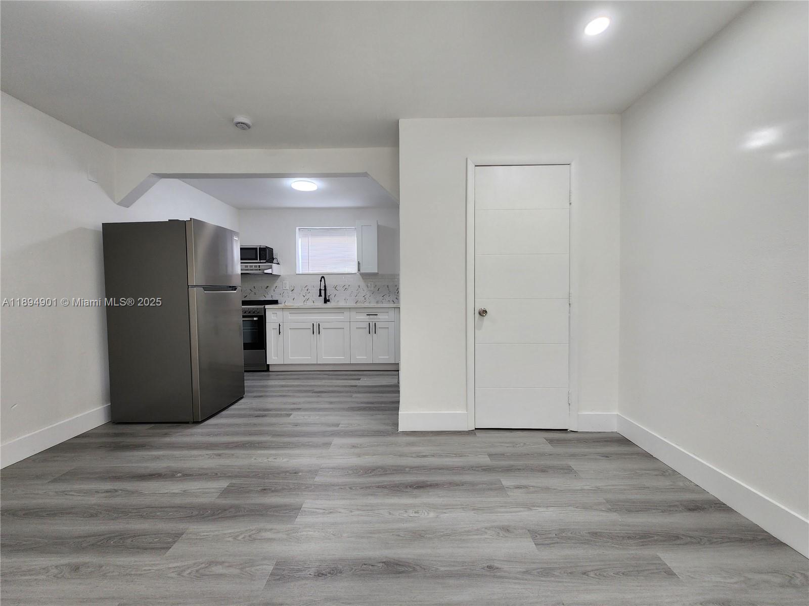 HOLLYWOOD BEACH GARDENS - Residential Lease