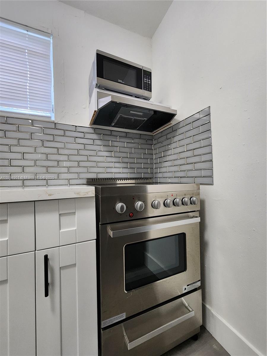 HOLLYWOOD BEACH GARDENS - Residential Lease