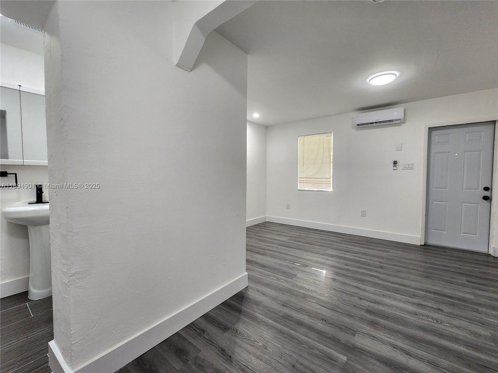 HOLLYWOOD BEACH GARDENS - Residential Lease
