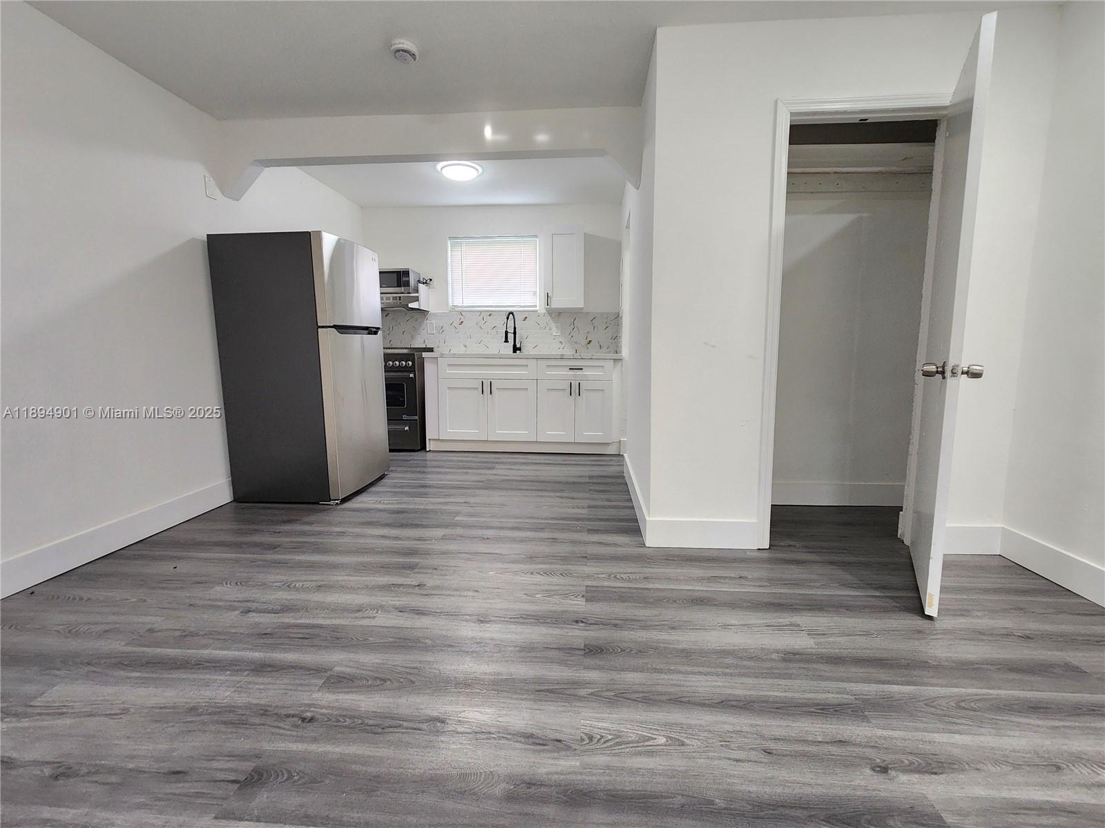HOLLYWOOD BEACH GARDENS - Residential Lease