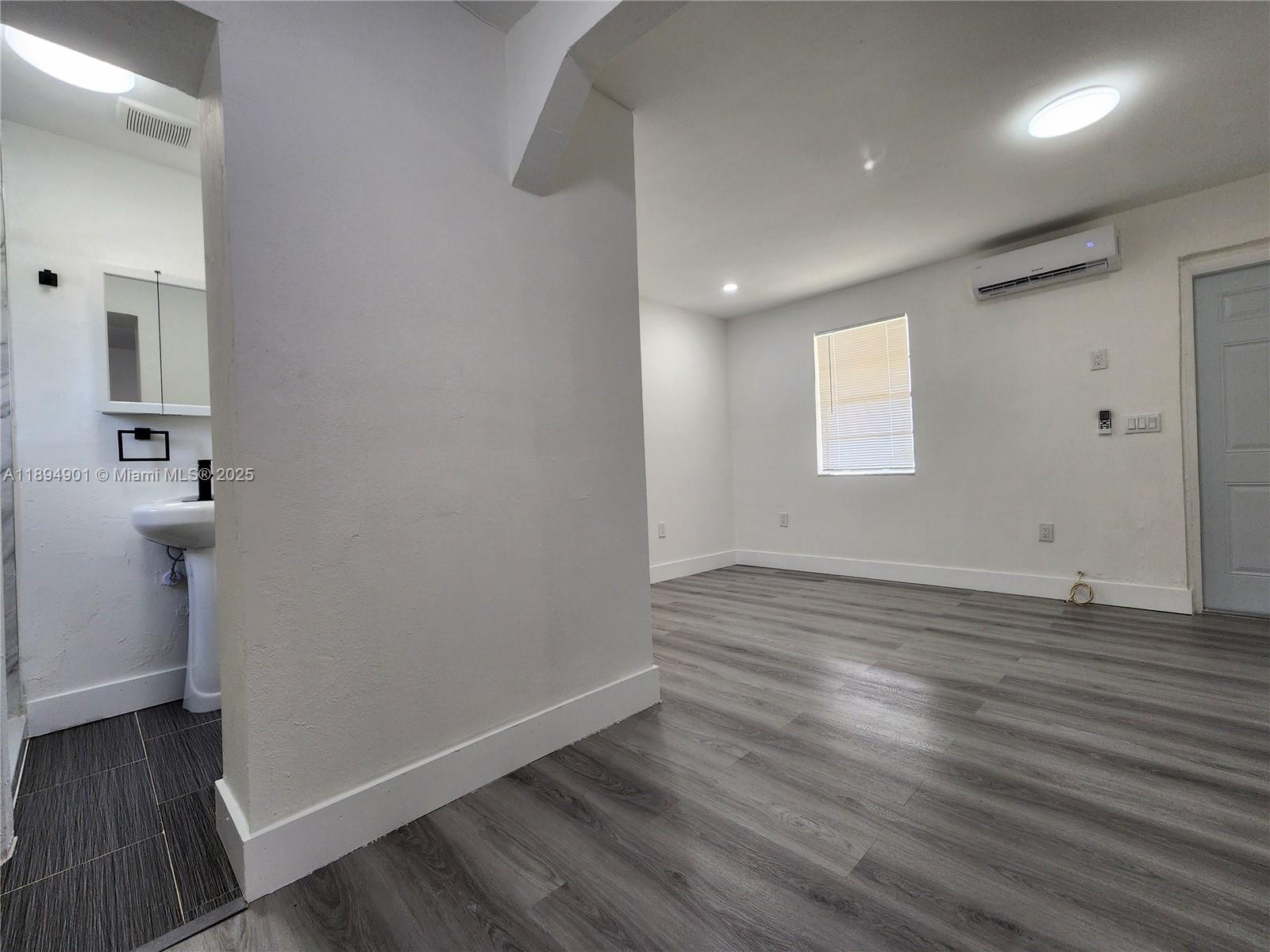 HOLLYWOOD BEACH GARDENS - Residential Lease