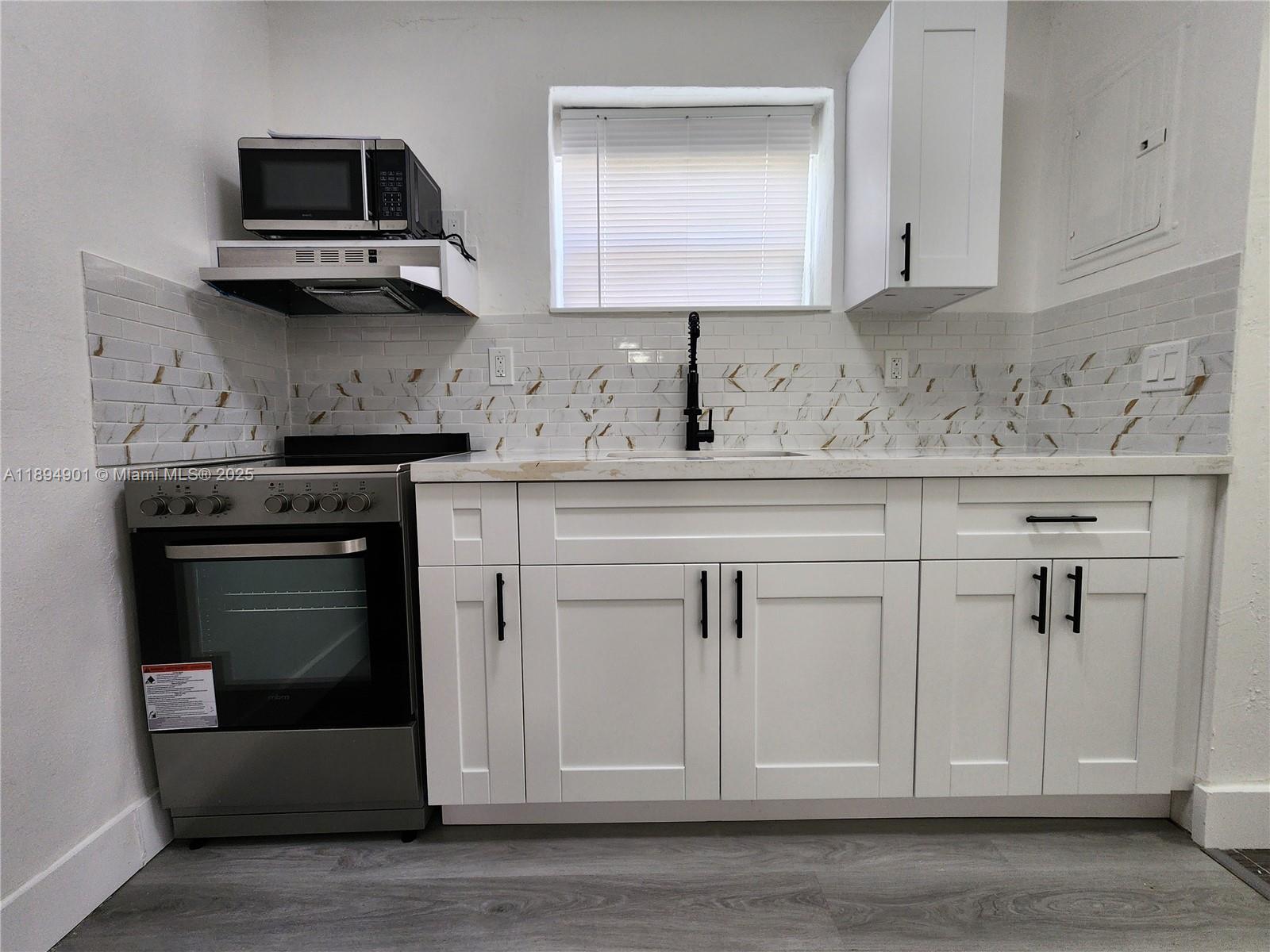 HOLLYWOOD BEACH GARDENS - Residential Lease