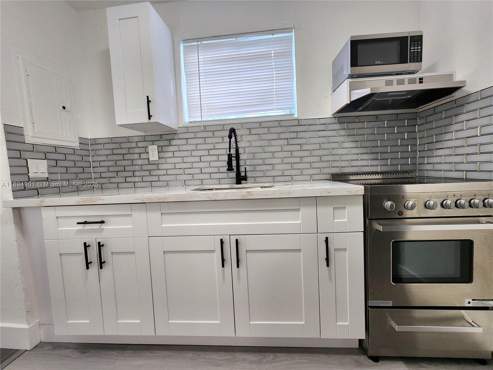 HOLLYWOOD BEACH GARDENS - Residential Lease