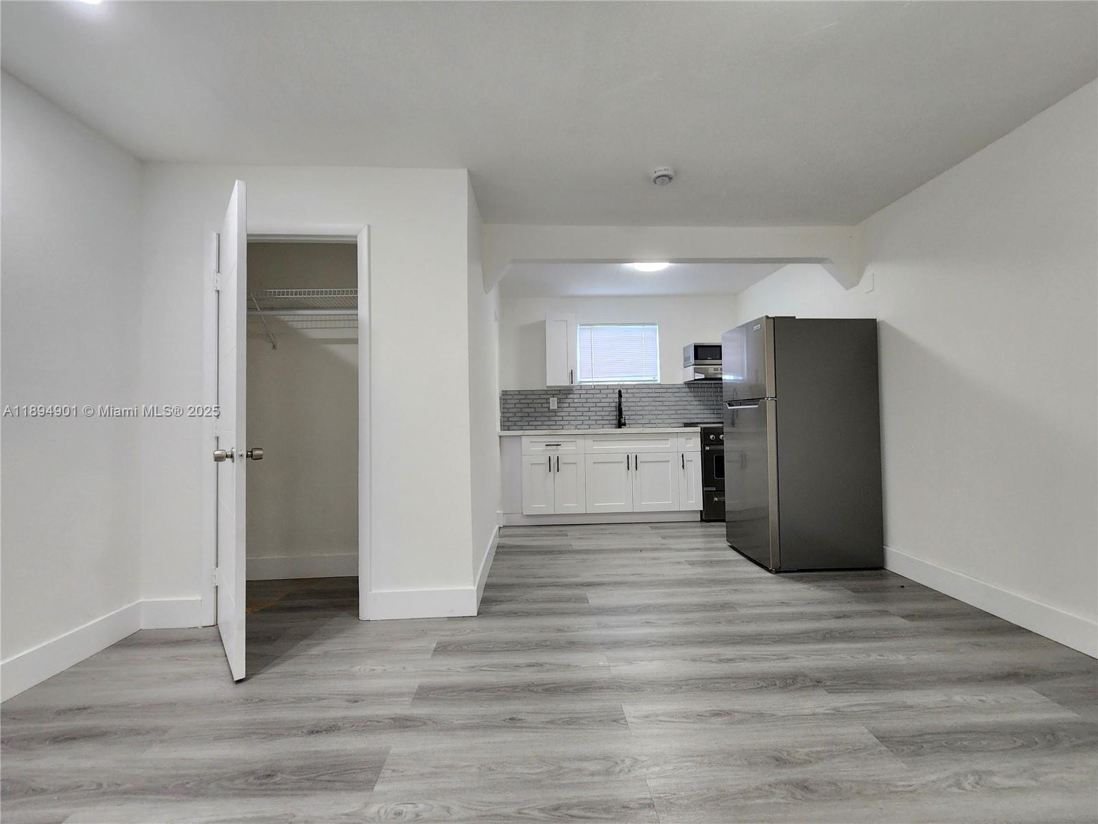 HOLLYWOOD BEACH GARDENS - Residential Lease