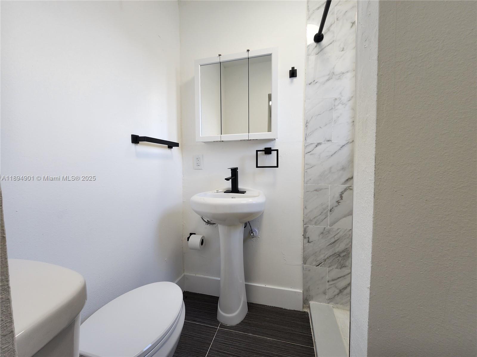 HOLLYWOOD BEACH GARDENS - Residential Lease