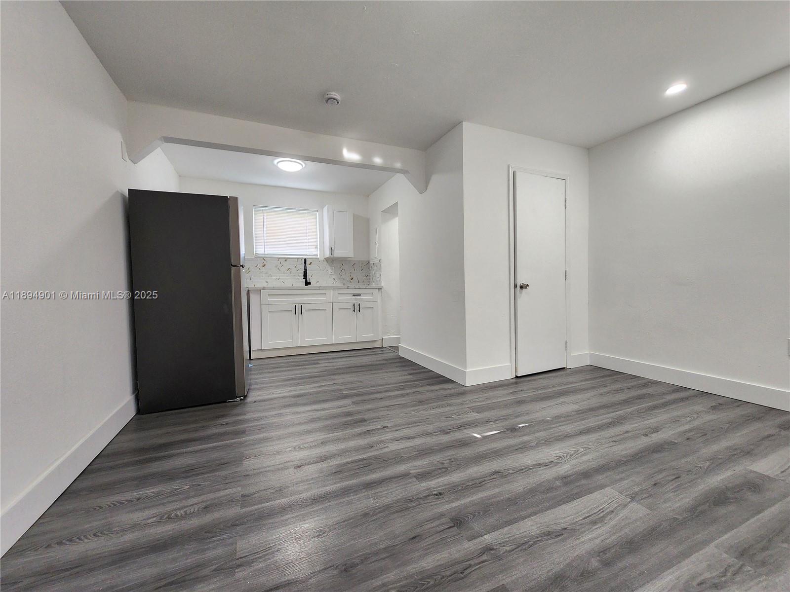 HOLLYWOOD BEACH GARDENS - Residential Lease