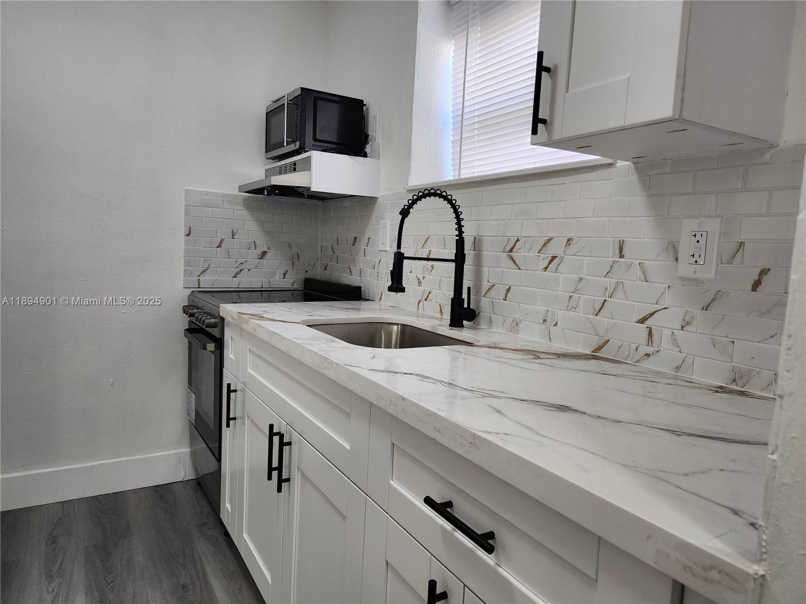 HOLLYWOOD BEACH GARDENS - Residential Lease