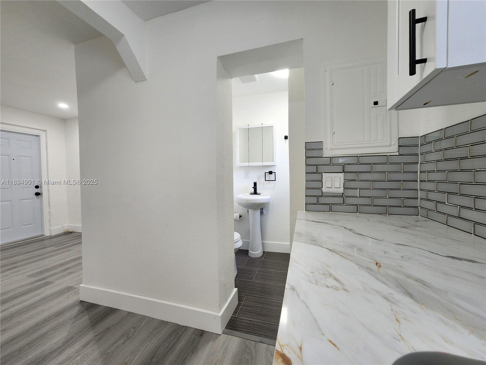 HOLLYWOOD BEACH GARDENS - Residential Lease