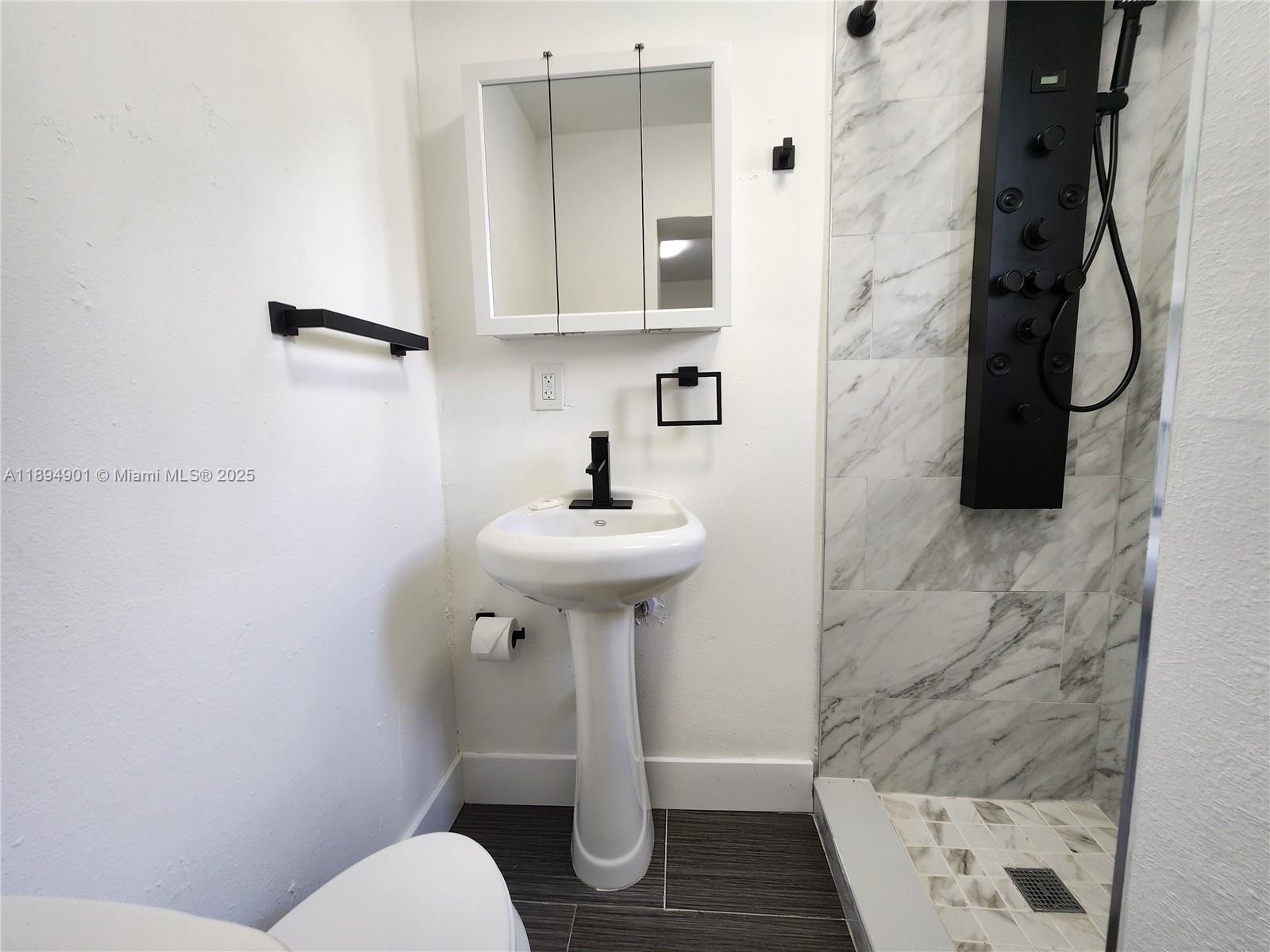 HOLLYWOOD BEACH GARDENS - Residential Lease
