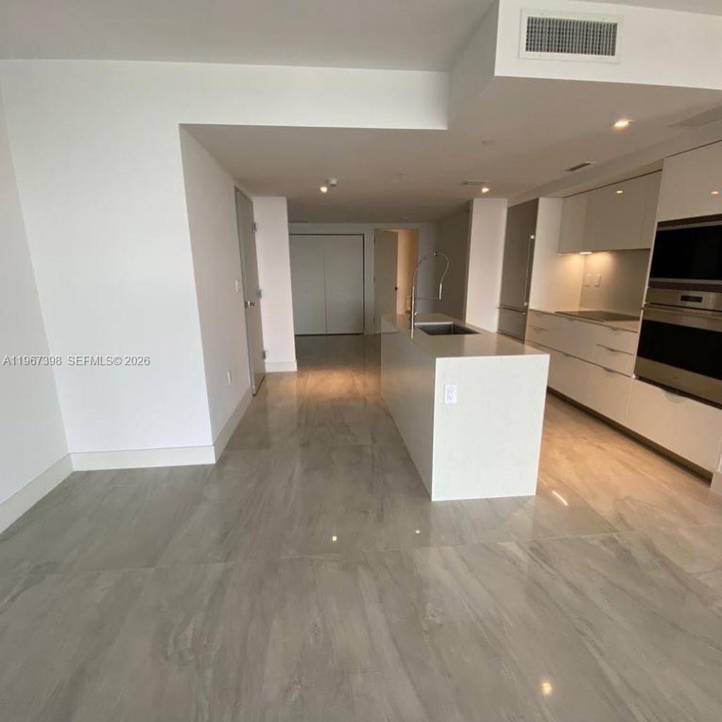 9521 E Bay Harbor Dr 605