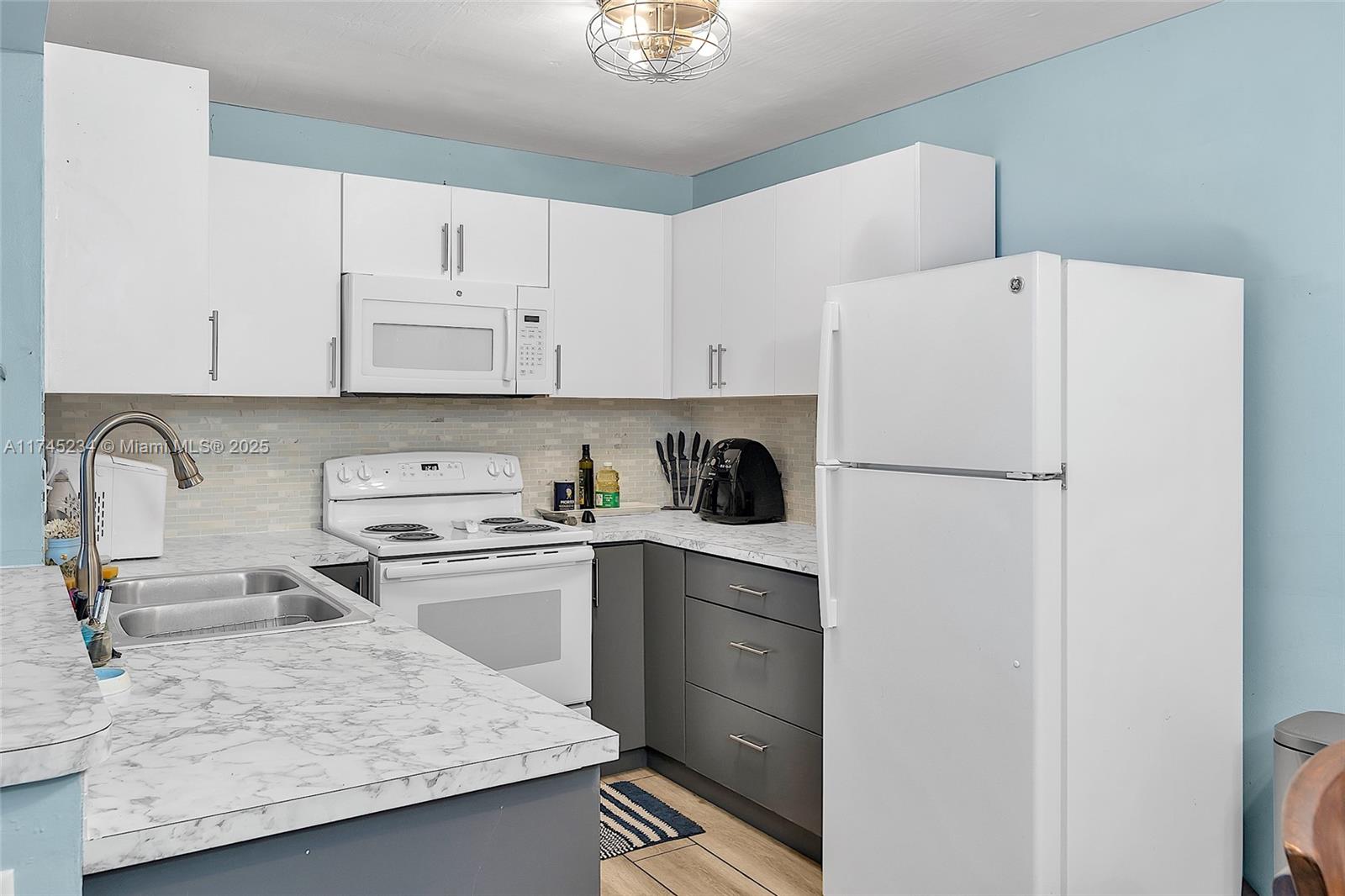 251 W Palm Cir W 207