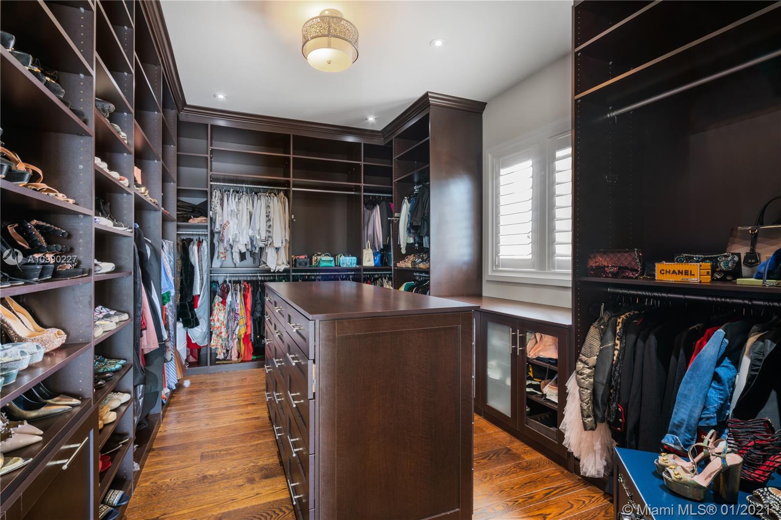 CRYSTAL VIEW - Residential