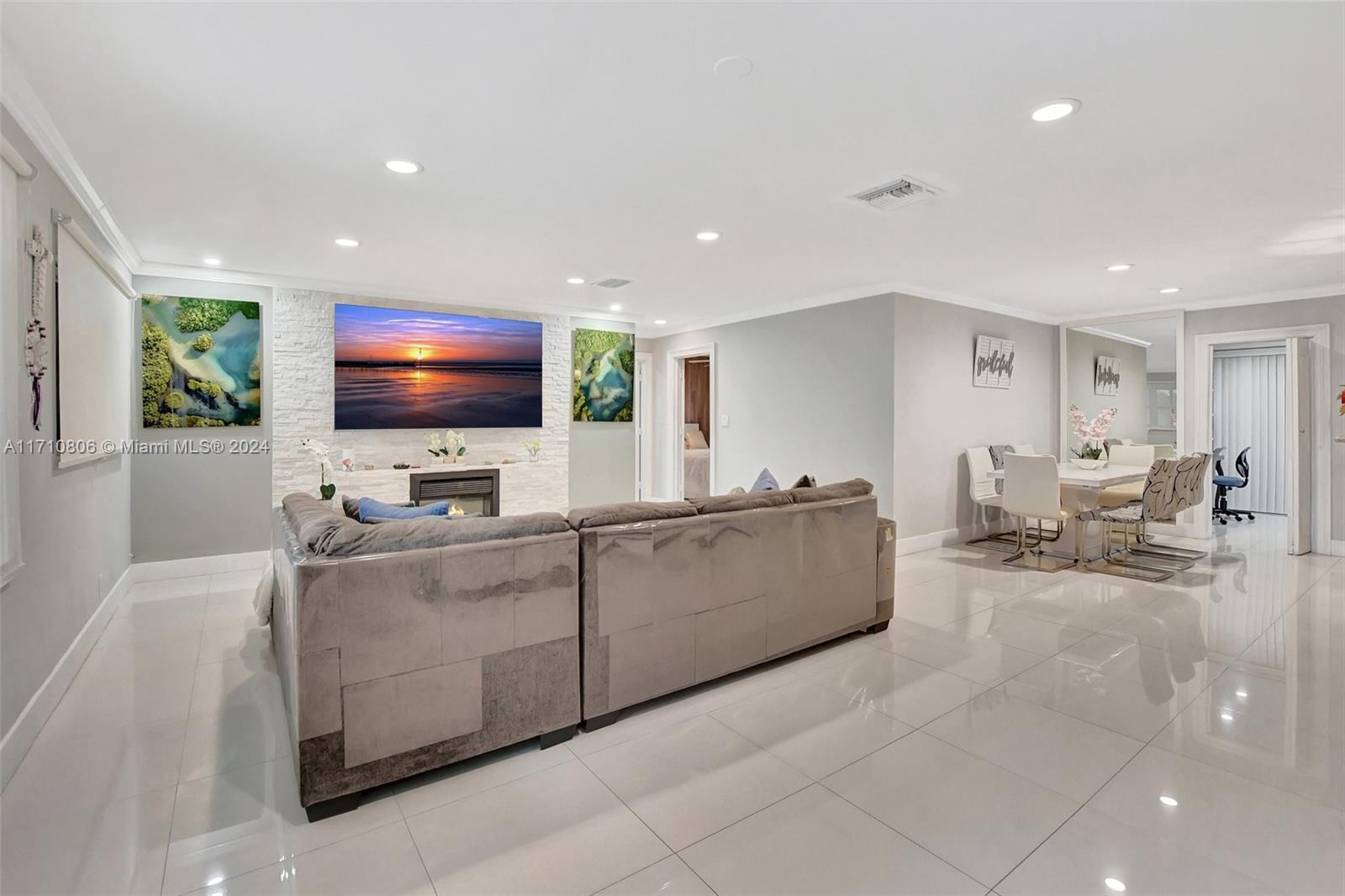 CRYSTAL LAKE 4TH SEC - Residential