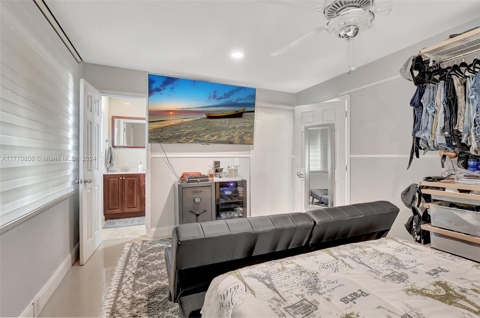 CRYSTAL LAKE 4TH SEC - Residential