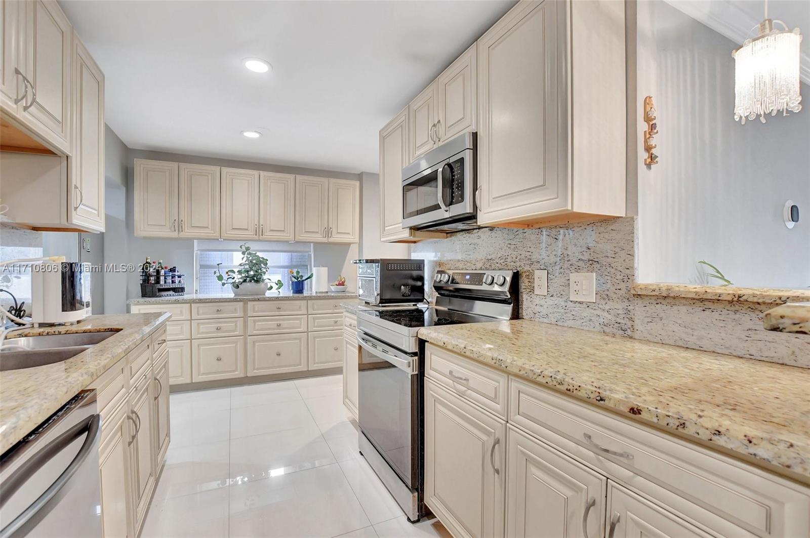 CRYSTAL LAKE 4TH SEC - Residential