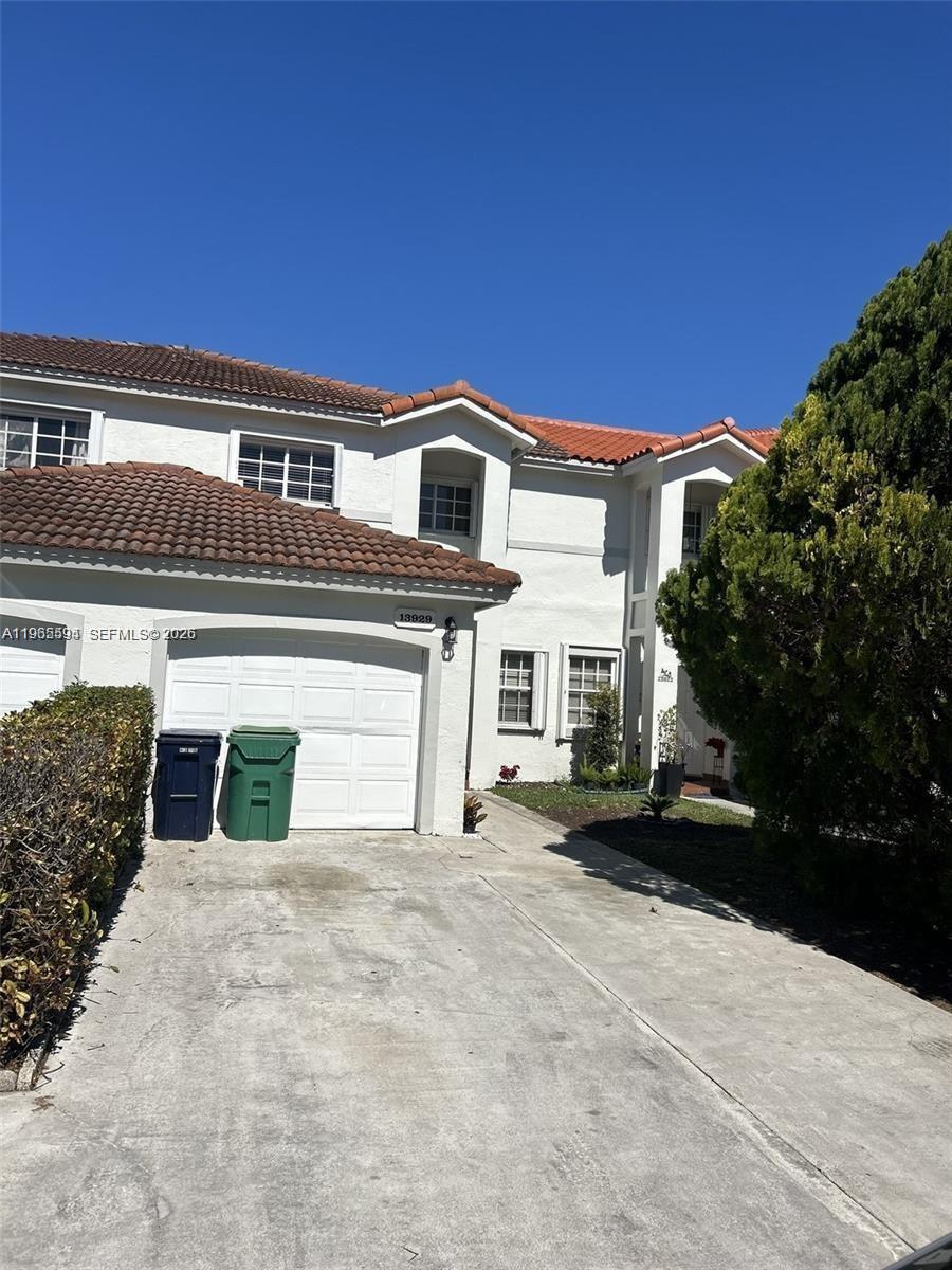 CHARLESTOWNE - Residential Lease