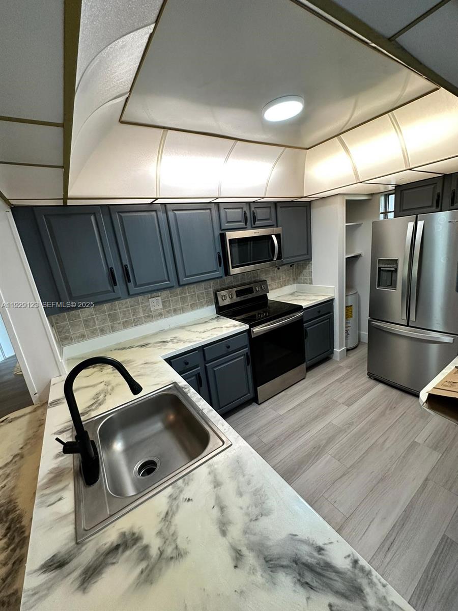 8001 Fairview Dr 101