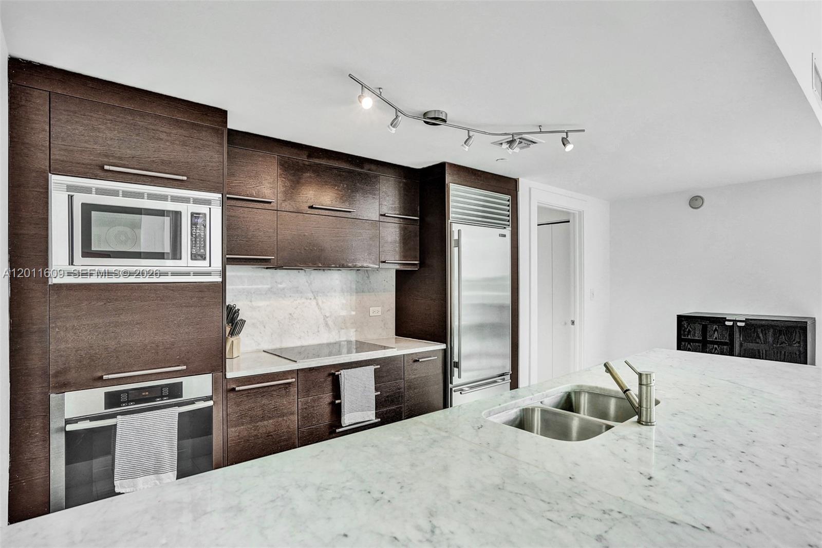 900 BISCAYNE BAY CONDO - Residential