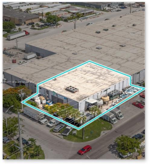 COLD STORAGE WITH DECANTRALIZED SYSTEM AVAILABLE!! Prime opportunity on NW 37th Court, minutes from Miami International Airport and major expressways. This 7,000 SF unit offers office space, small private yard. Features include multiple oversized grade-level doors, 18' clear ceilings, and fully insulated space, providing flexibility for various operational needs. Perfectly positioned for businesses seeking convenience and efficiency.