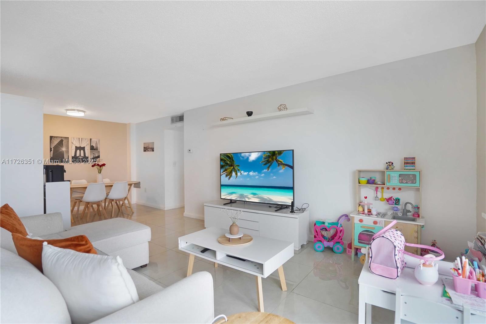 THE KNIGHTSBRIDGE CONDO - Residential