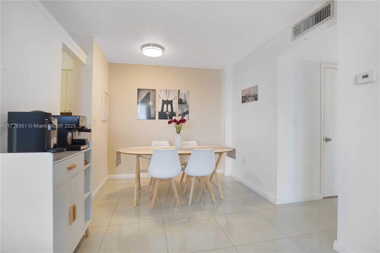 THE KNIGHTSBRIDGE CONDO - Residential