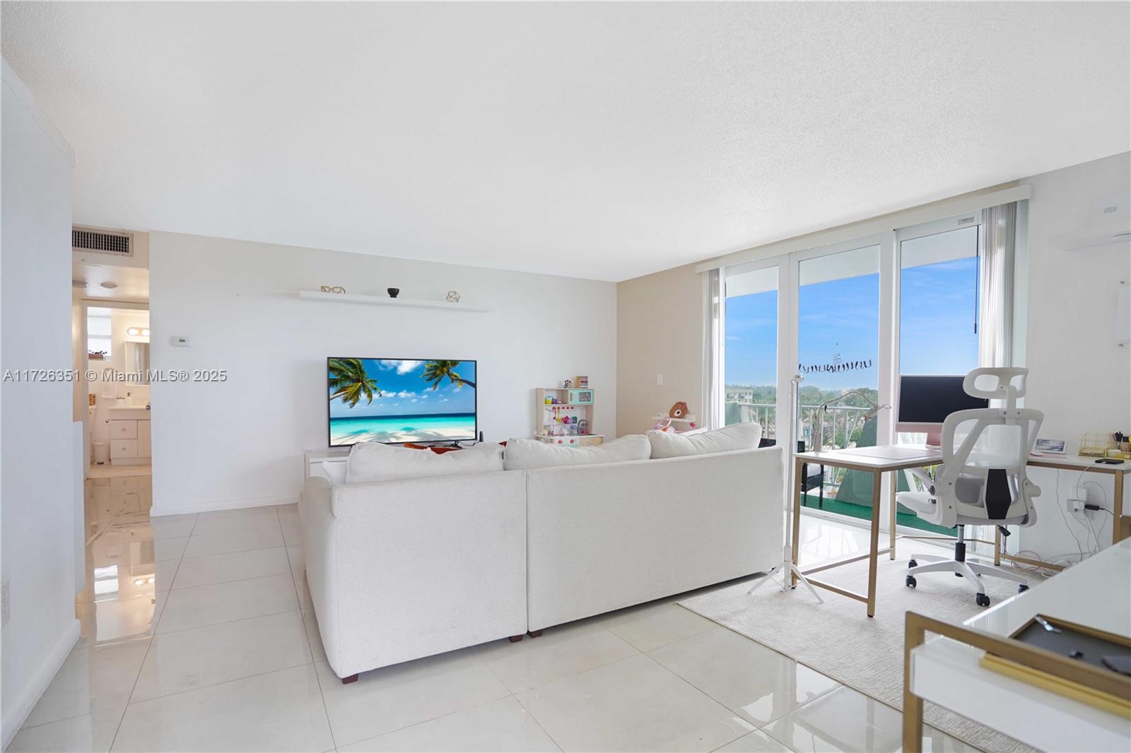 THE KNIGHTSBRIDGE CONDO - Residential