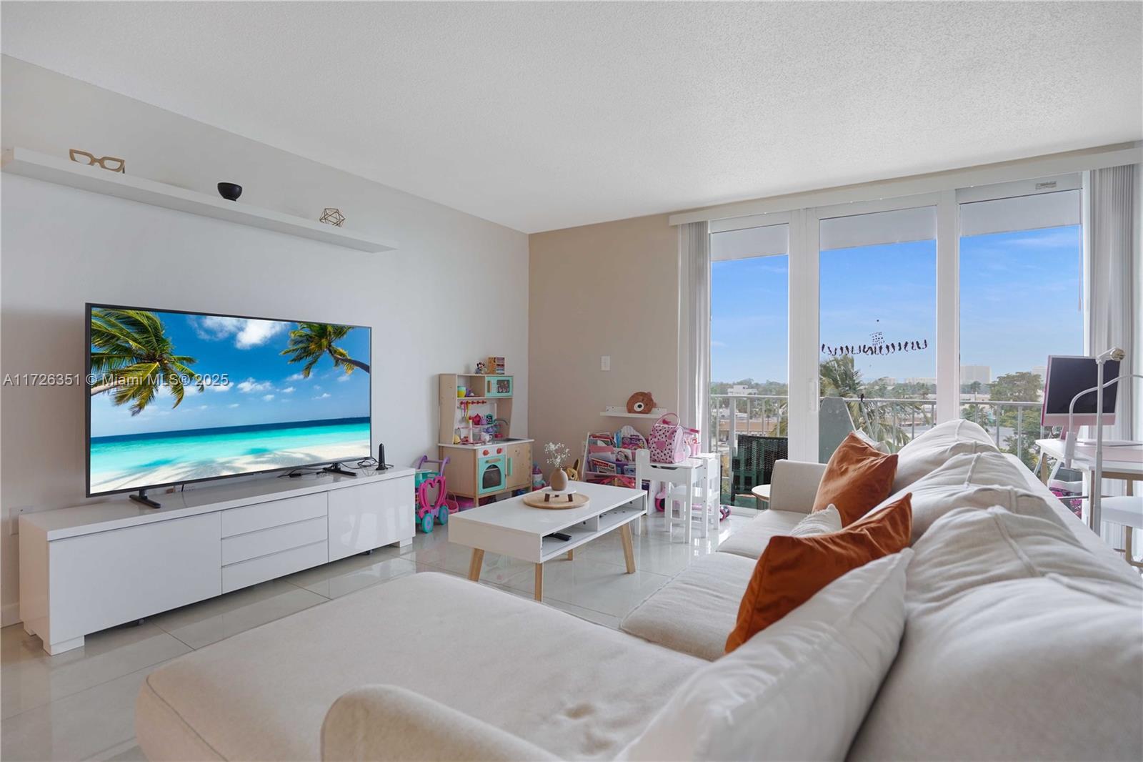 THE KNIGHTSBRIDGE CONDO - Residential