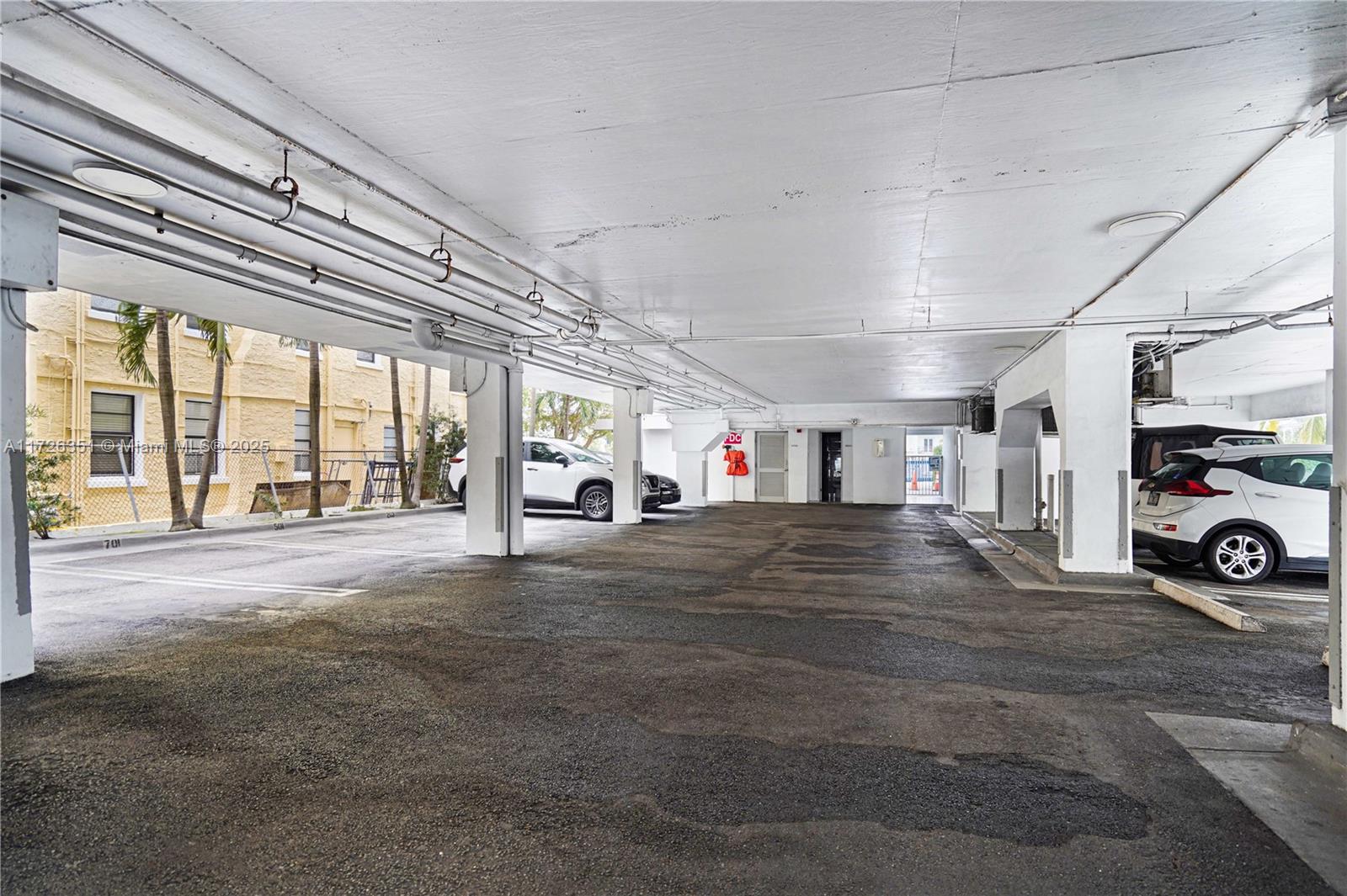 THE KNIGHTSBRIDGE CONDO - Residential