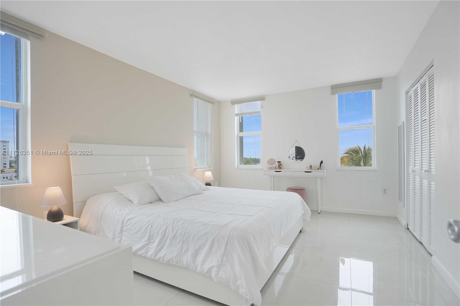 THE KNIGHTSBRIDGE CONDO - Residential