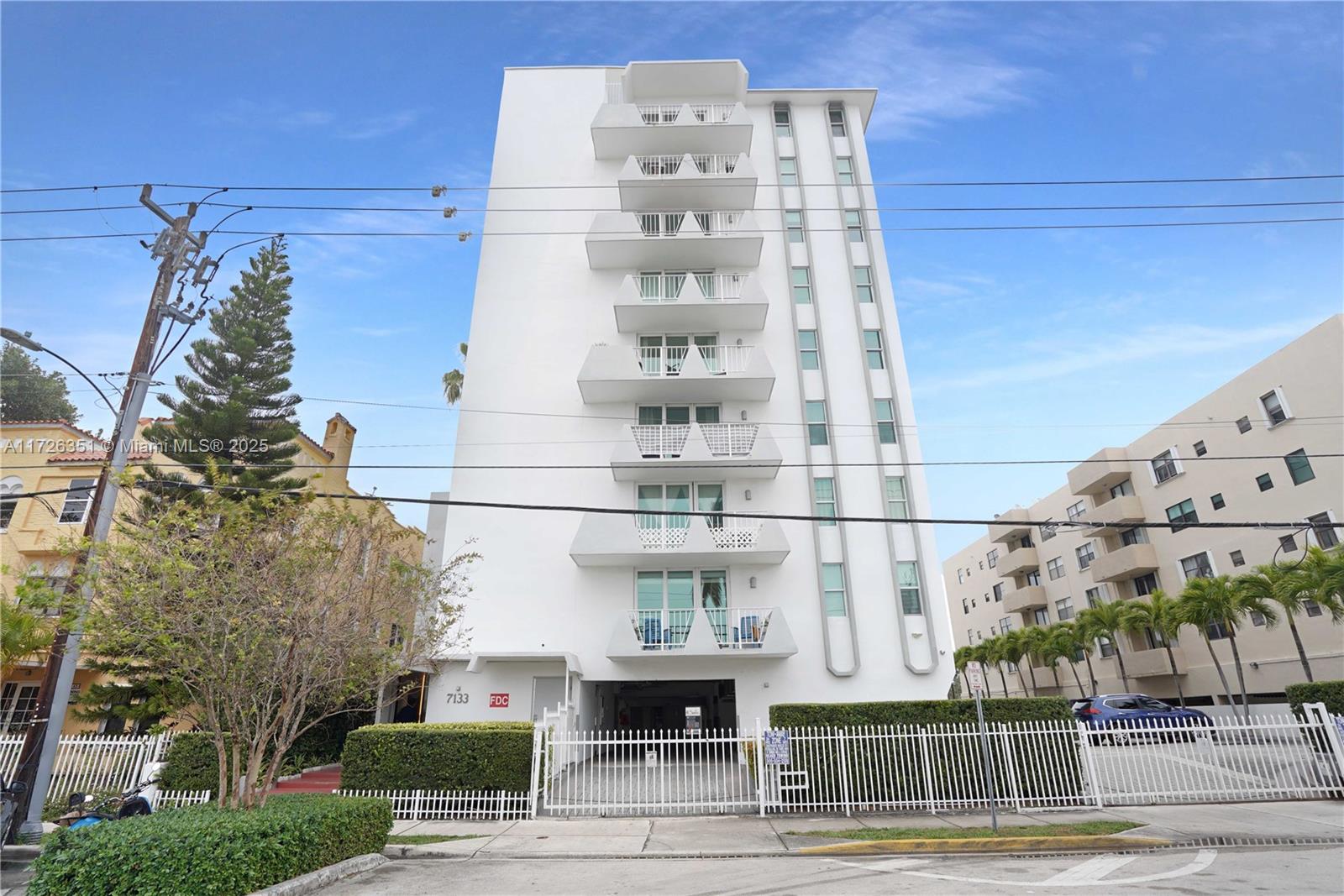THE KNIGHTSBRIDGE CONDO - Residential