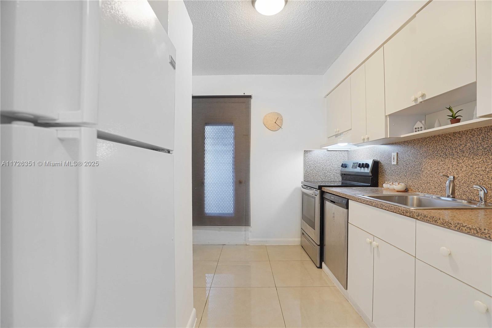 THE KNIGHTSBRIDGE CONDO - Residential