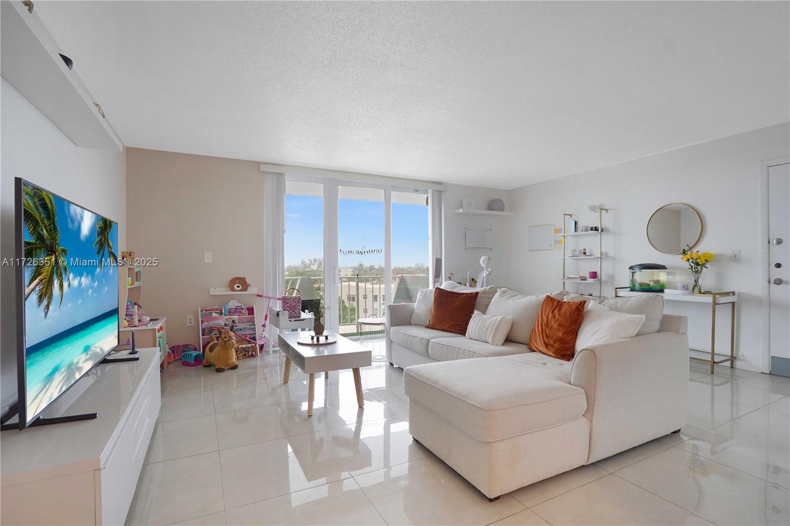 THE KNIGHTSBRIDGE CONDO - Residential