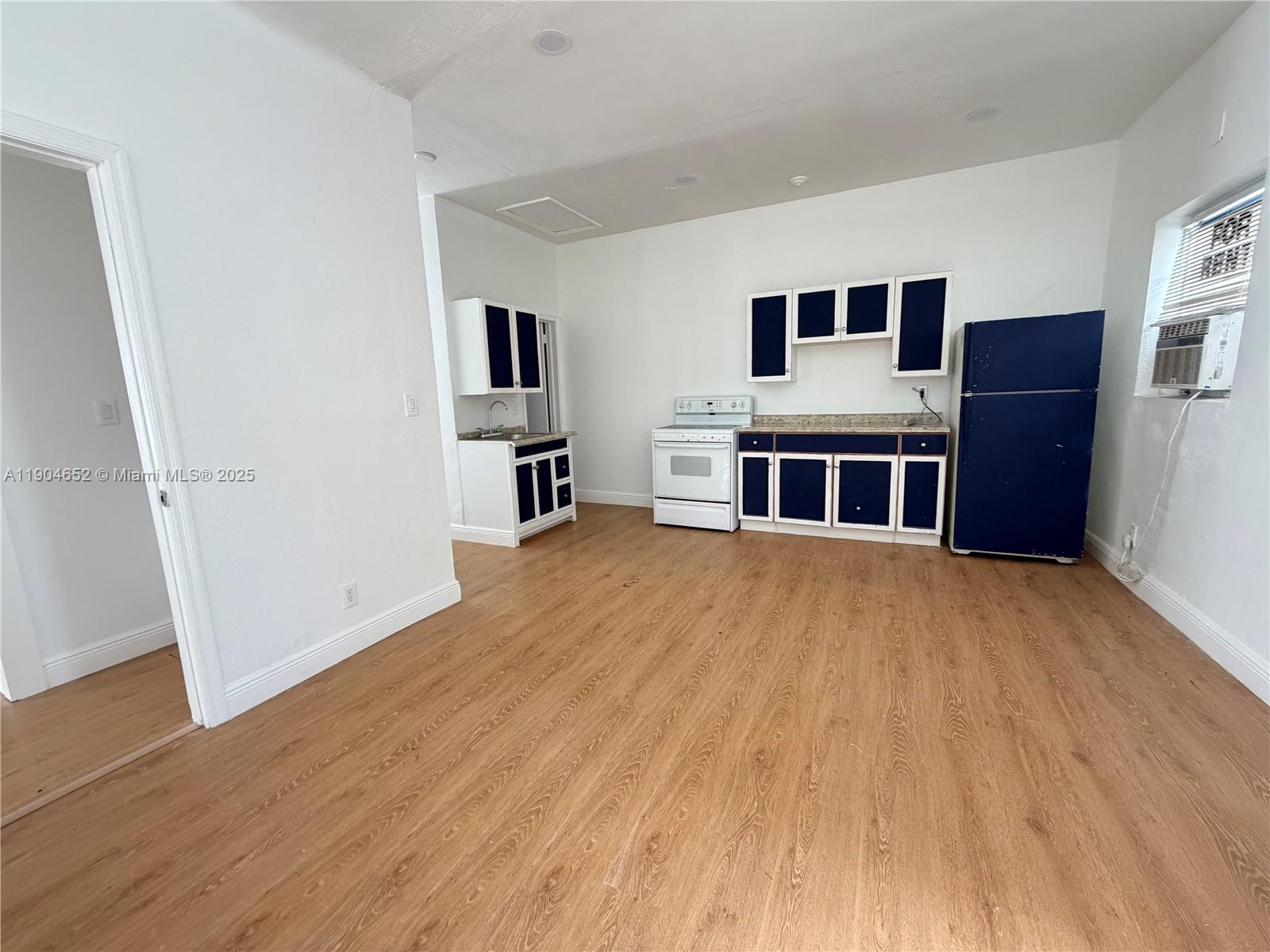 IN THE HEART OF DOWNTOWN HOLLYWOOD! 2 bed 2 bath unit on dixie hwy just a few blocks away from downtown, close to restaurants, vibrant nightlife, and shopping centers. Close to Young circle, and the beach is only 15 min away or less! Viynl wood floor through-out, & Remodeled bathrooms in the unit! Wall a/c unit in each room to maximum cooling. PETS ARE WELCOME! CAN HAVE 2-3 parking spaces! WATER IS INCLUDED WITH RENT! tenant pays electric and WiFi. this is RAPID APPROVAL, no HOA, owner is motivated to rent! call now to tour!