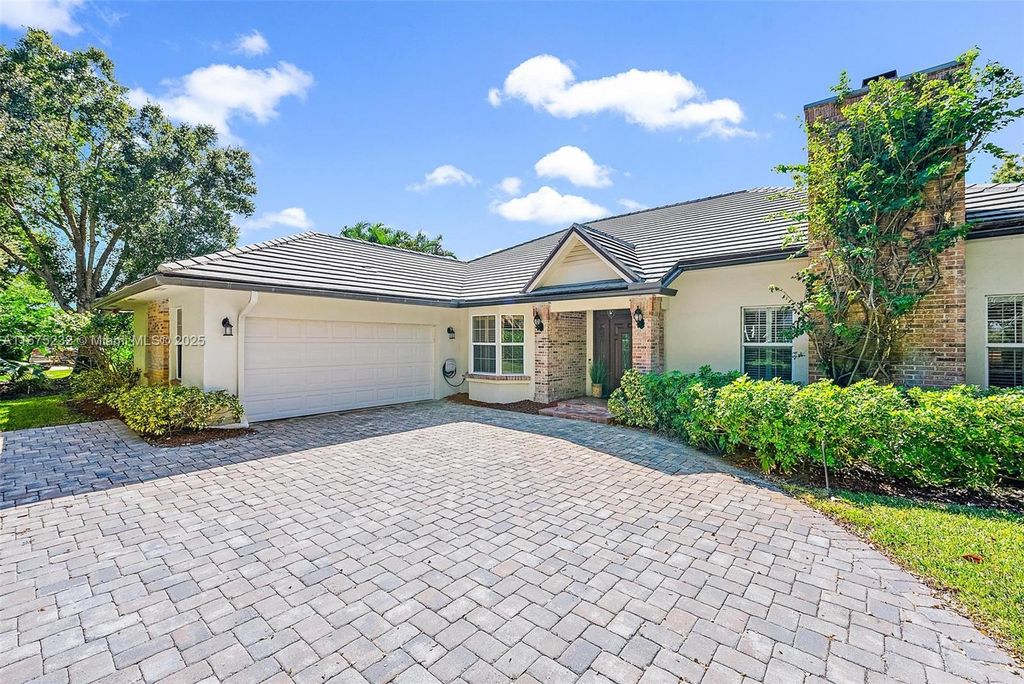 Photo of 18433 SE Heritage Dr, Tequesta, FL 33469 (MLS # A11675232)