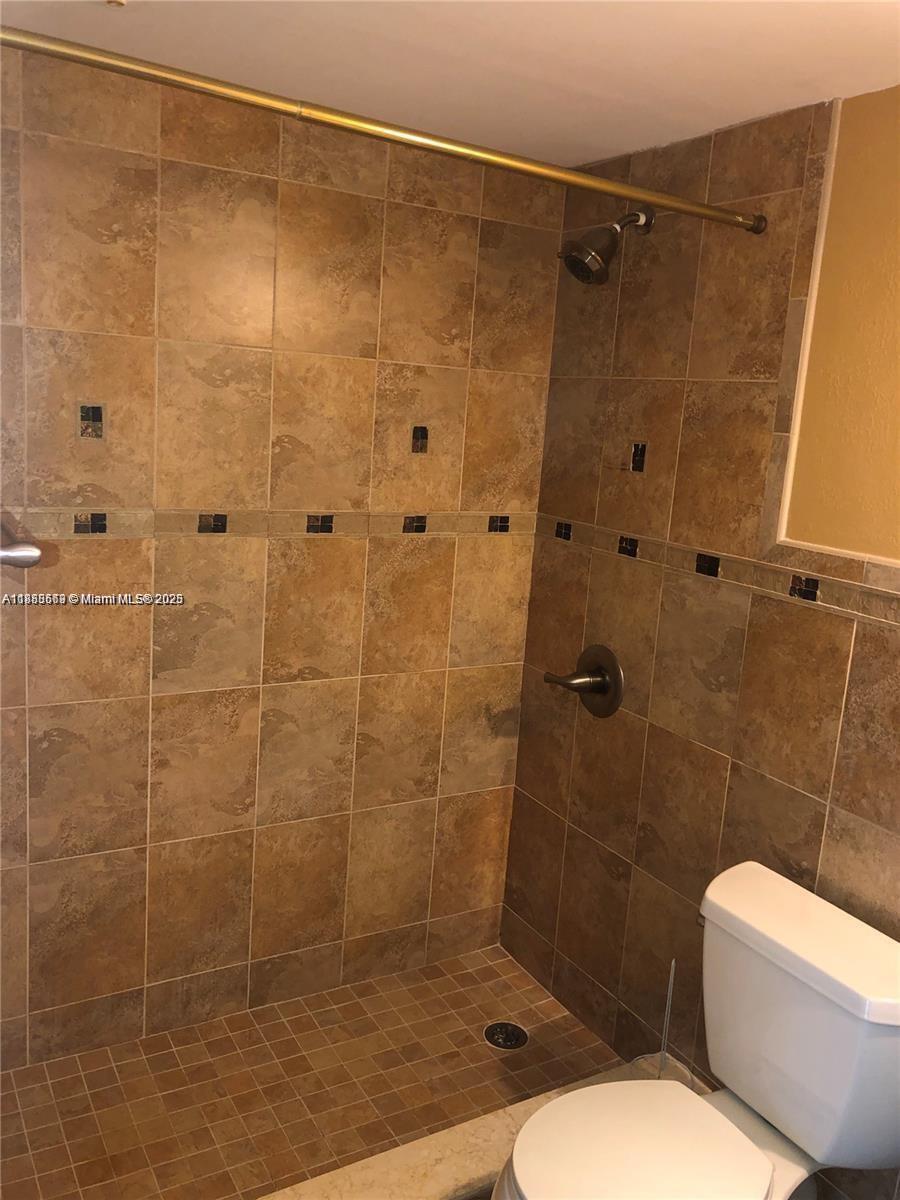 NEW HAMPTON AT CENTURY VI - Residential Lease