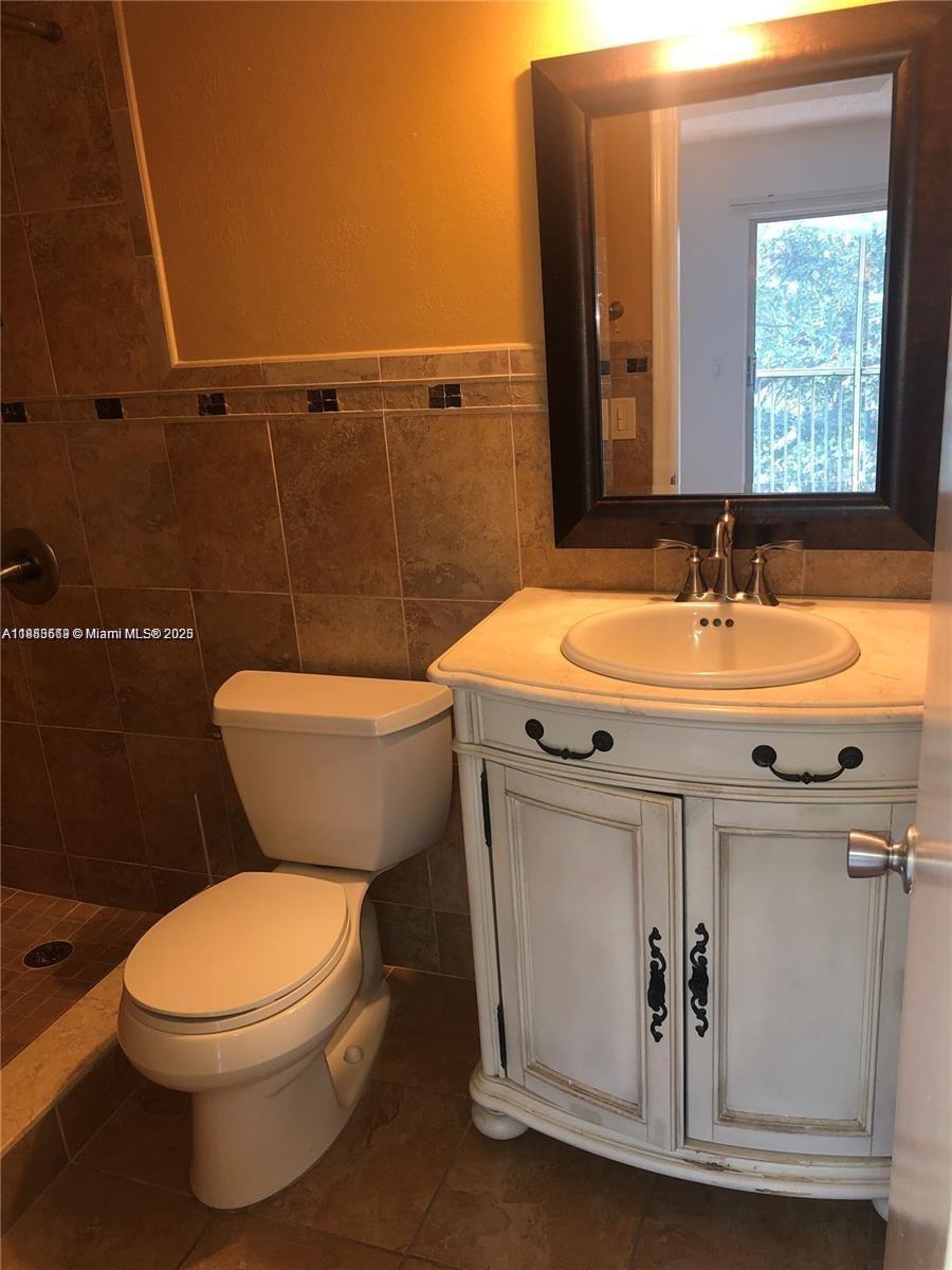 NEW HAMPTON AT CENTURY VI - Residential Lease