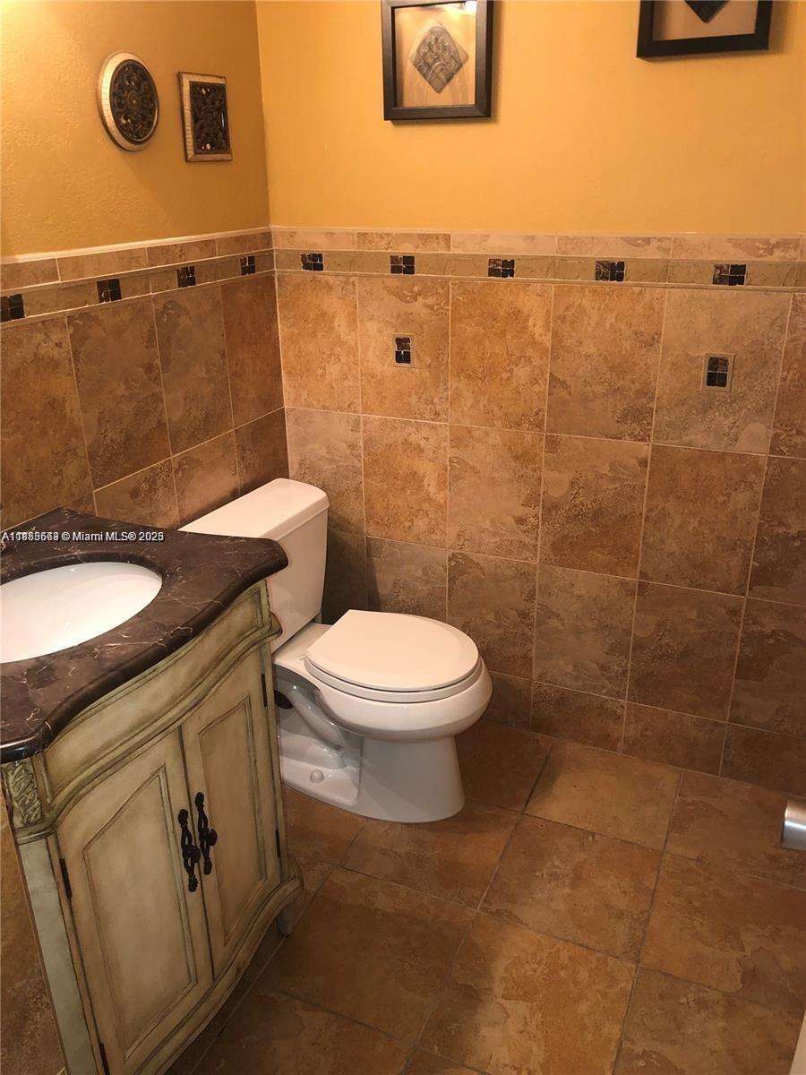 NEW HAMPTON AT CENTURY VI - Residential Lease