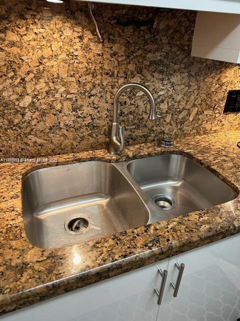 NEW HAMPTON AT CENTURY VI - Residential Lease