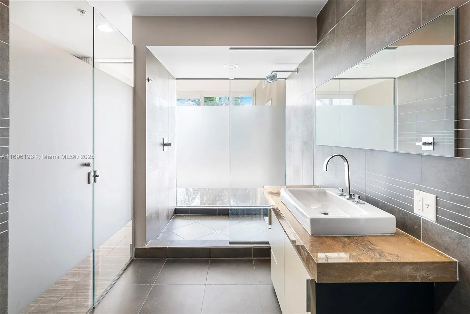 Miami Beach, Florida 33139, United States, 4 Bedrooms Bedrooms, ,5 BathroomsBathrooms,Residential,Active,31802