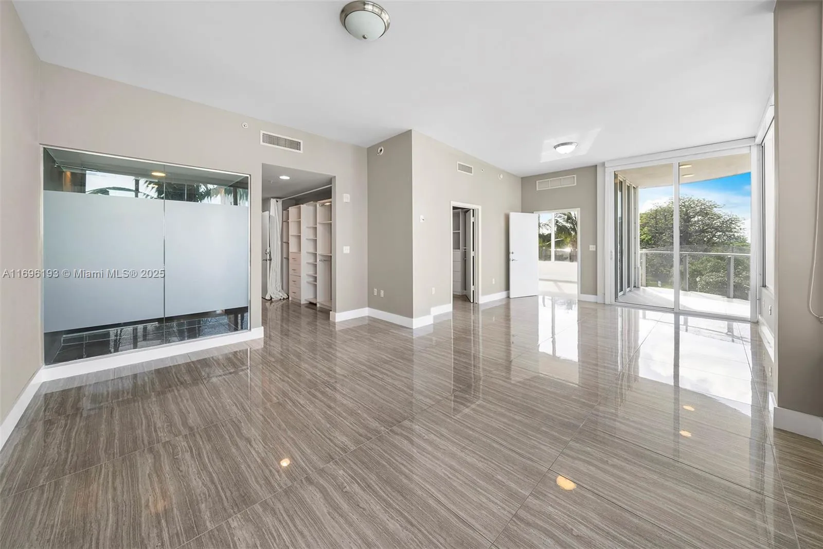 Miami Beach, Florida 33139, United States, 4 Bedrooms Bedrooms, ,5 BathroomsBathrooms,Residential,Active,31802