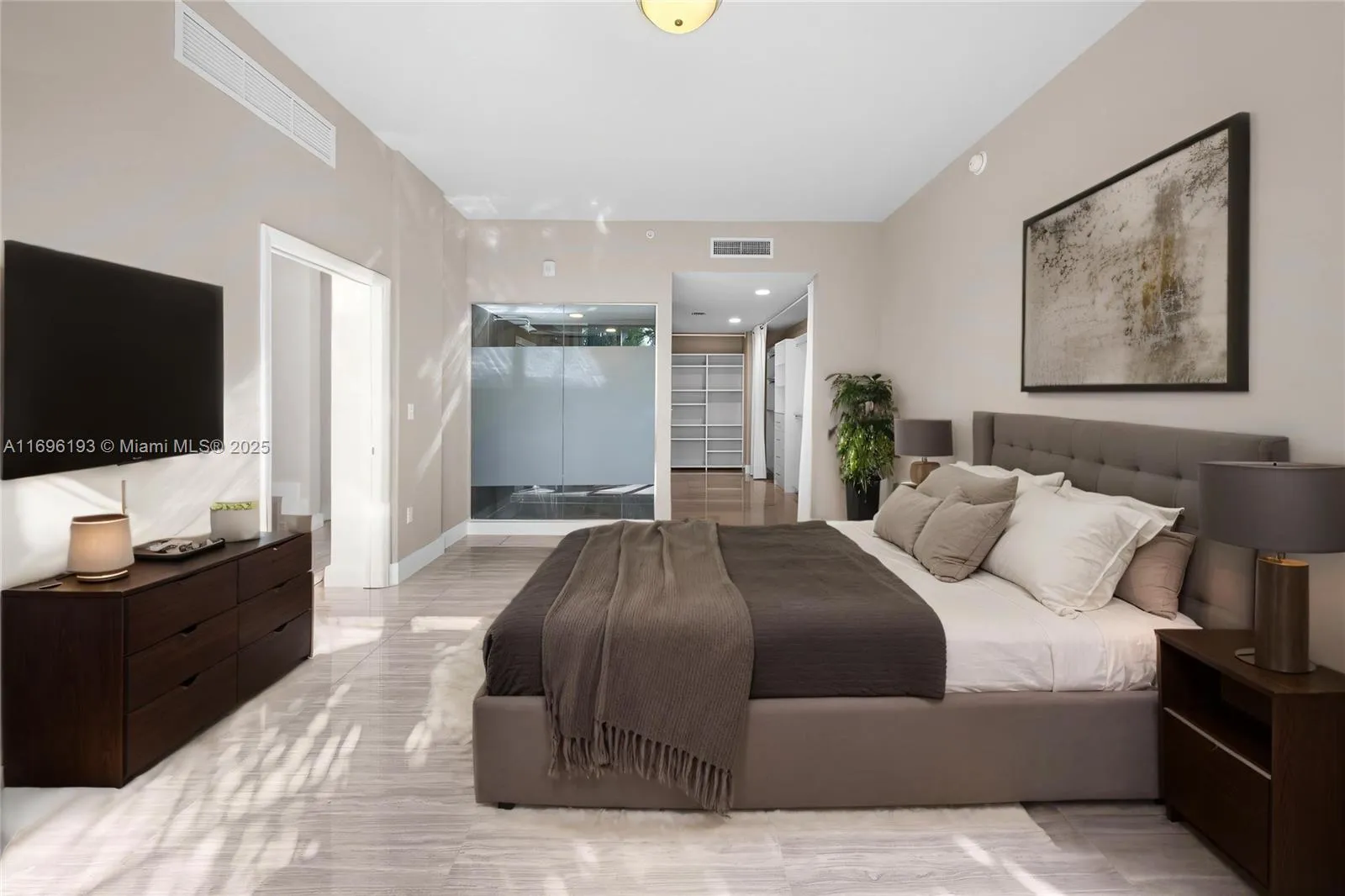 Miami Beach, Florida 33139, United States, 4 Bedrooms Bedrooms, ,5 BathroomsBathrooms,Residential,Active,31802