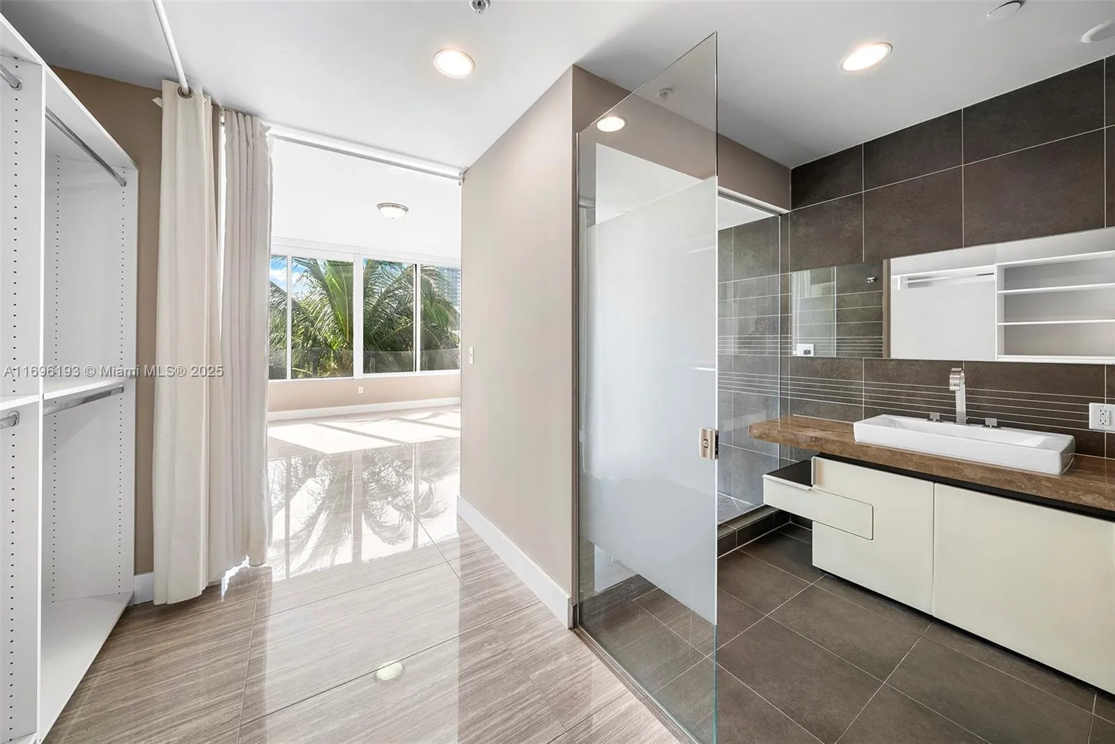 Miami Beach, Florida 33139, United States, 4 Bedrooms Bedrooms, ,5 BathroomsBathrooms,Residential,Active,31802