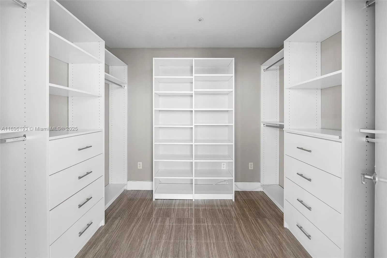 Miami Beach, Florida 33139, United States, 4 Bedrooms Bedrooms, ,5 BathroomsBathrooms,Residential,Active,31802