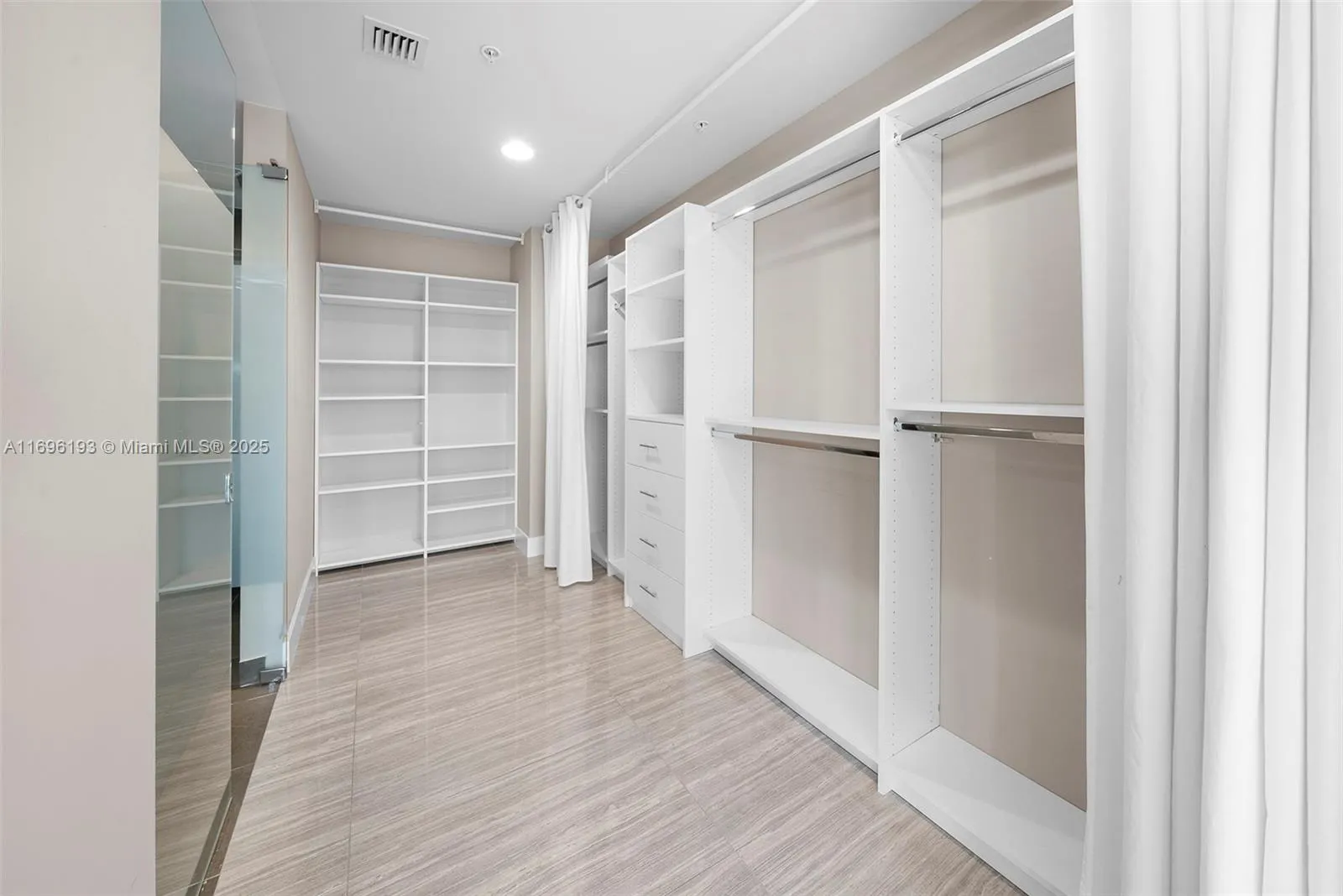 Miami Beach, Florida 33139, United States, 4 Bedrooms Bedrooms, ,5 BathroomsBathrooms,Residential,Active,31802