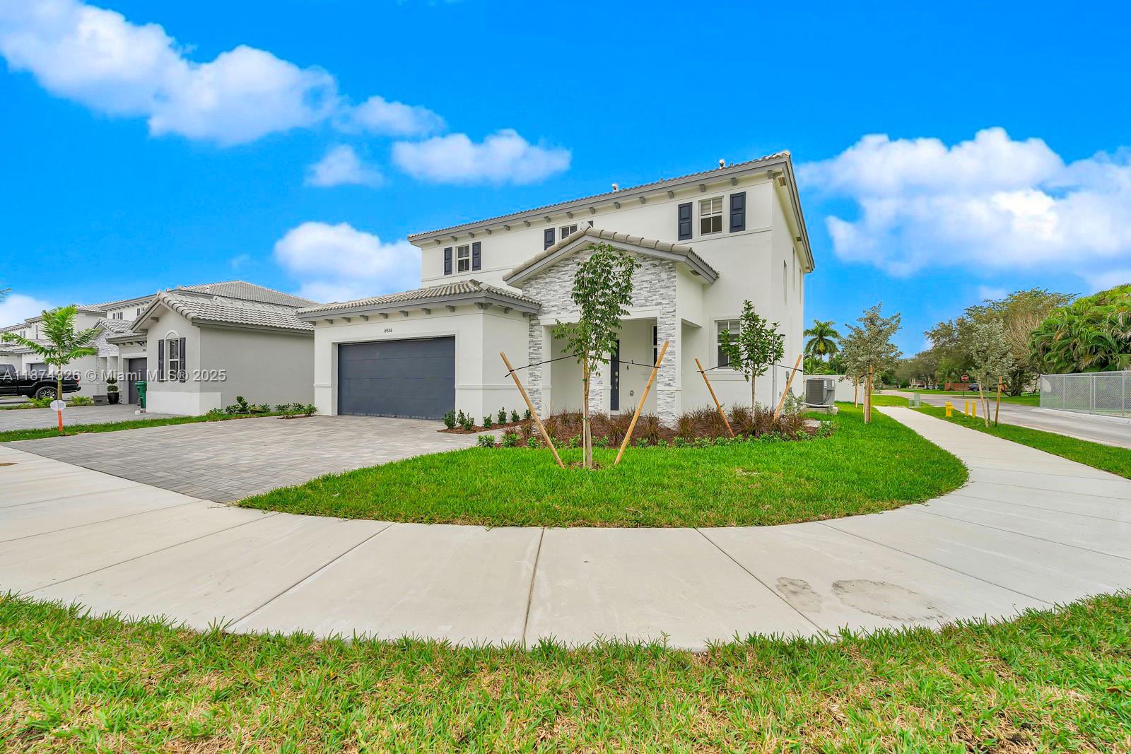 KINGS GROVE - Residential