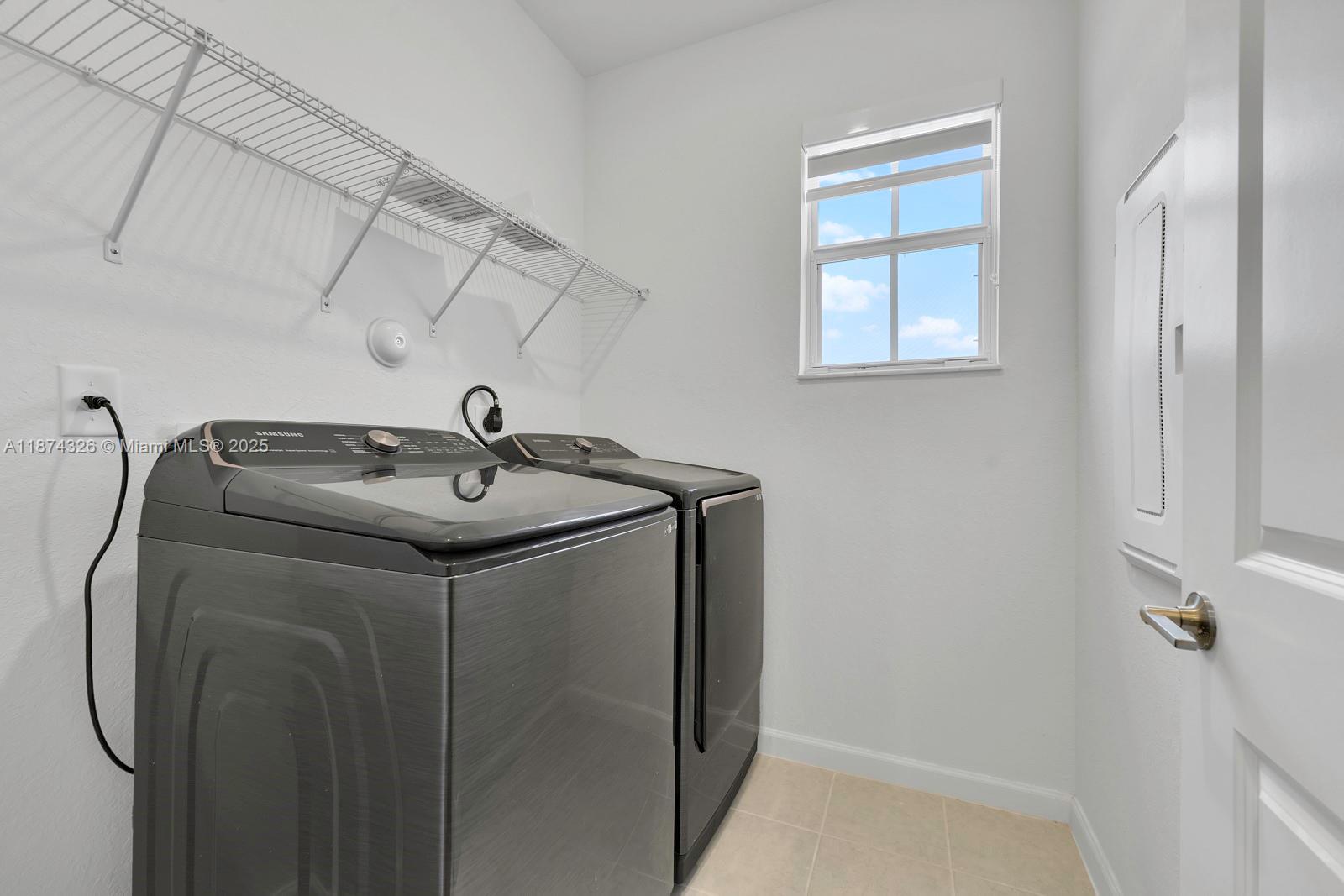 KINGS GROVE - Residential