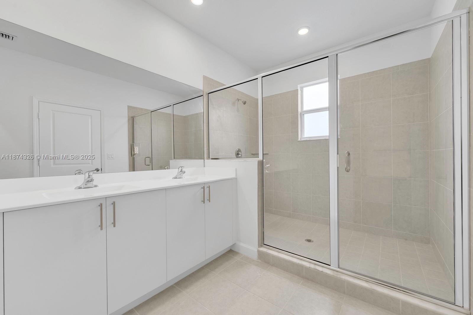 KINGS GROVE - Residential