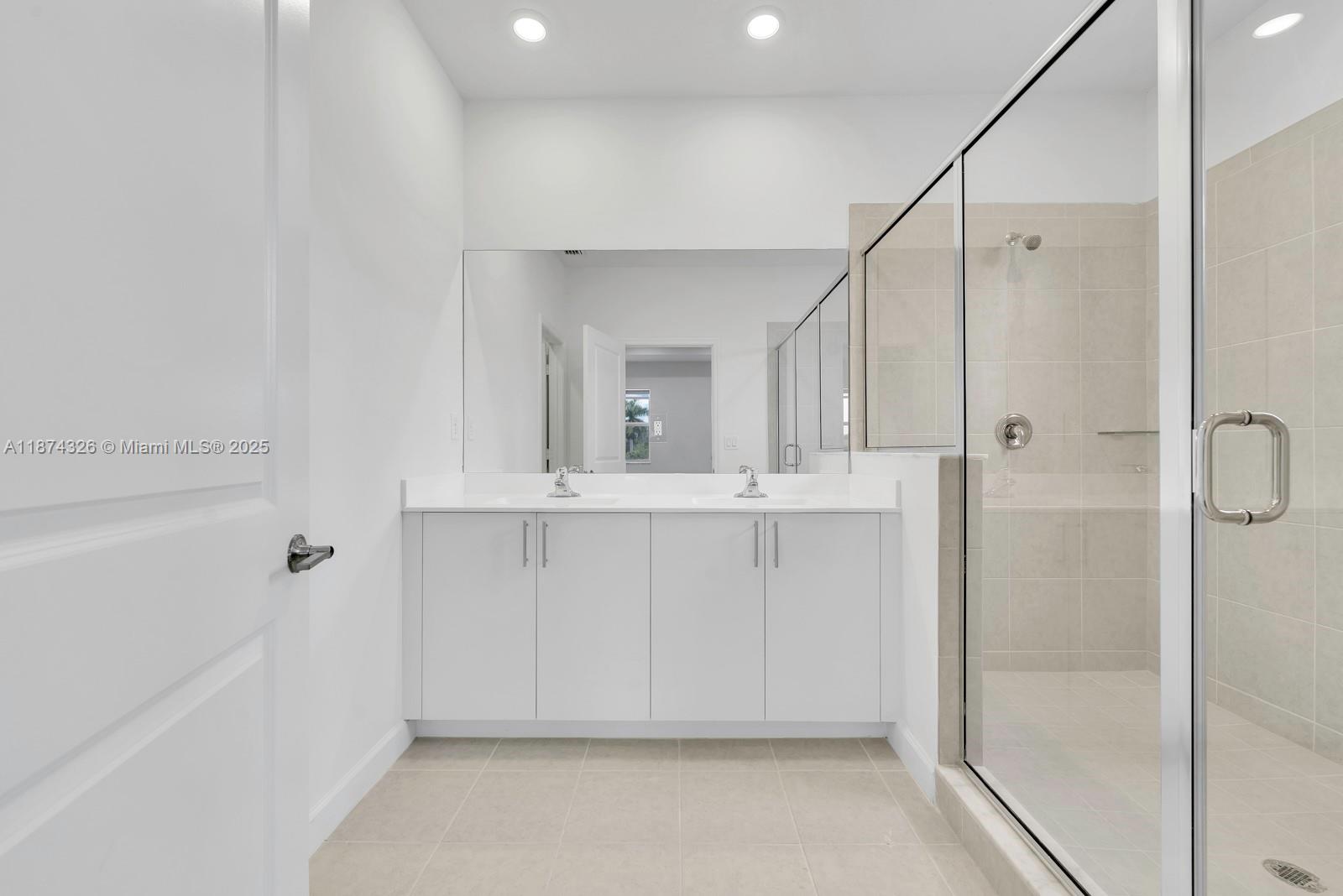 KINGS GROVE - Residential