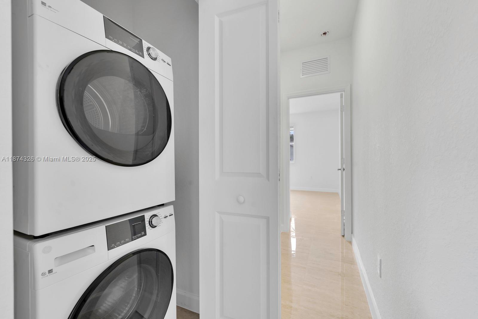 KINGS GROVE - Residential